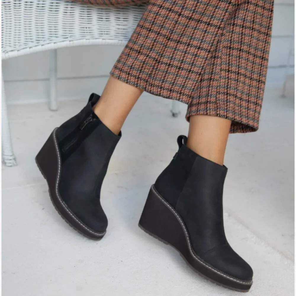 TOMS Raven Water Resistant Wedge Ankle Boot, Ankle Bootie, Size 9 EUC - Picture 1 of 6